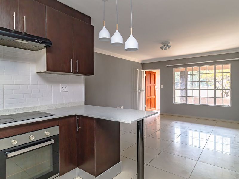 Lovely 3 Bedroom Garden Unit - Photo 6