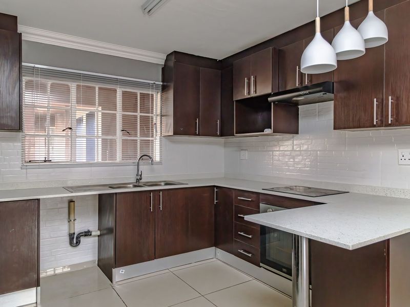 Lovely 3 Bedroom Garden Unit - Photo 5