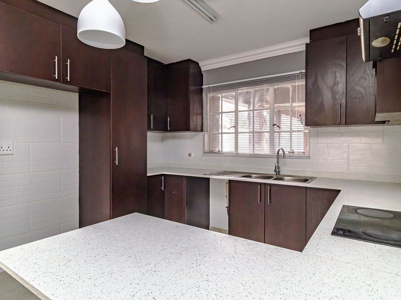 Lovely 3 Bedroom Garden Unit - Photo 4