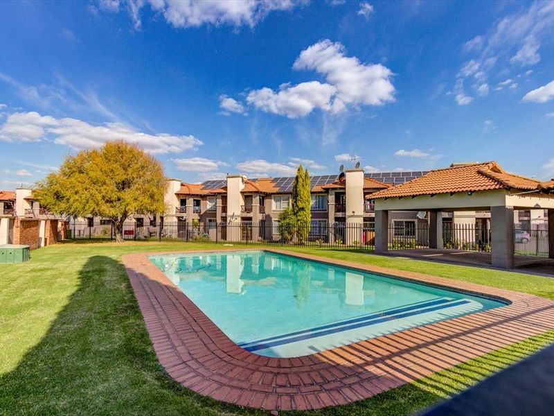 Charming Home with Pool and Modern Comfort - Photo 3