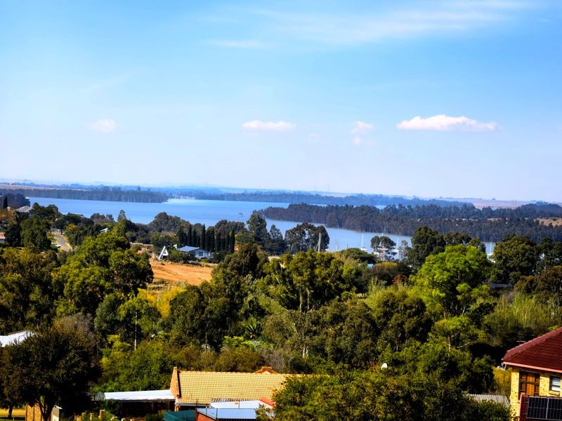 Luxury Lakeside Living With Breathtaking Views - Photo 2