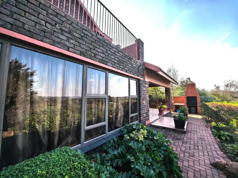 Luxury Lakeside Living With Breathtaking Views - Photo 3