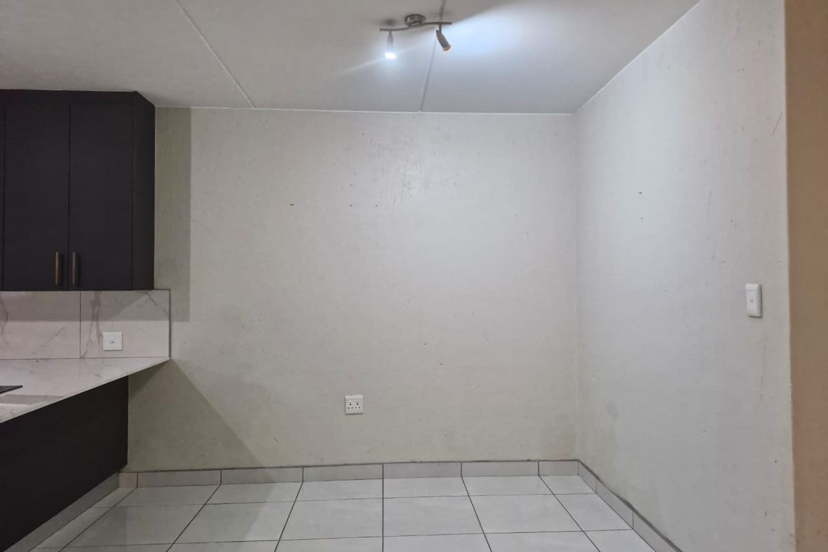 3 Bedroom Duplex for Sale in Honeydew Grove - Photo 4