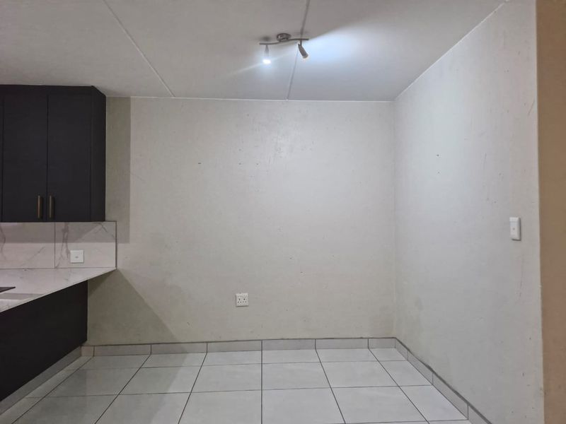 3 Bedroom Duplex for Sale in Honeydew Grove - Photo 4