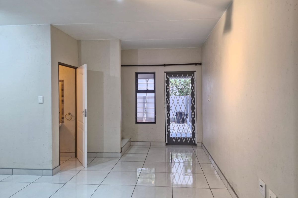 3 Bedroom Duplex for Sale in Honeydew Grove - Photo 5