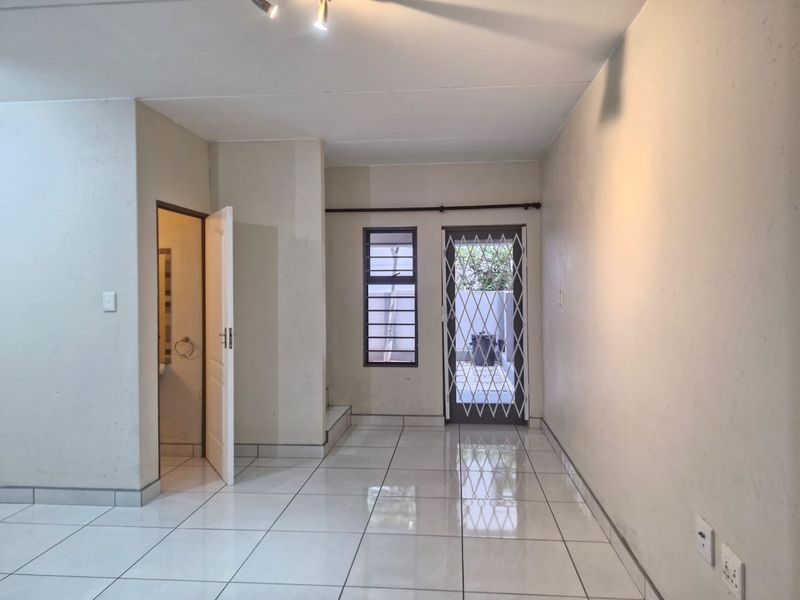 3 Bedroom Duplex for Sale in Honeydew Grove - Photo 5