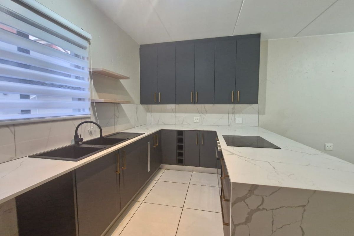 3 Bedroom Duplex for Sale in Honeydew Grove - Photo 2