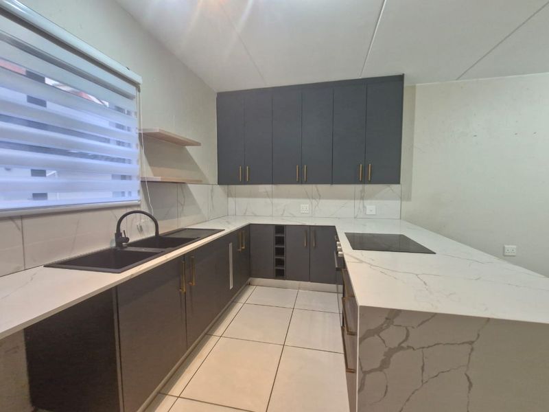 3 Bedroom Duplex for Sale in Honeydew Grove - Photo 2