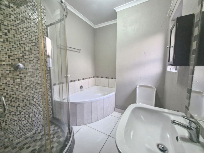 3 Bedroom Duplex for Sale in Honeydew Grove - Photo 9