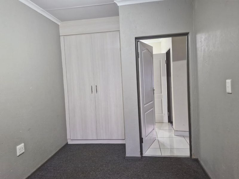 3 Bedroom Duplex for Sale in Honeydew Grove - Photo 8