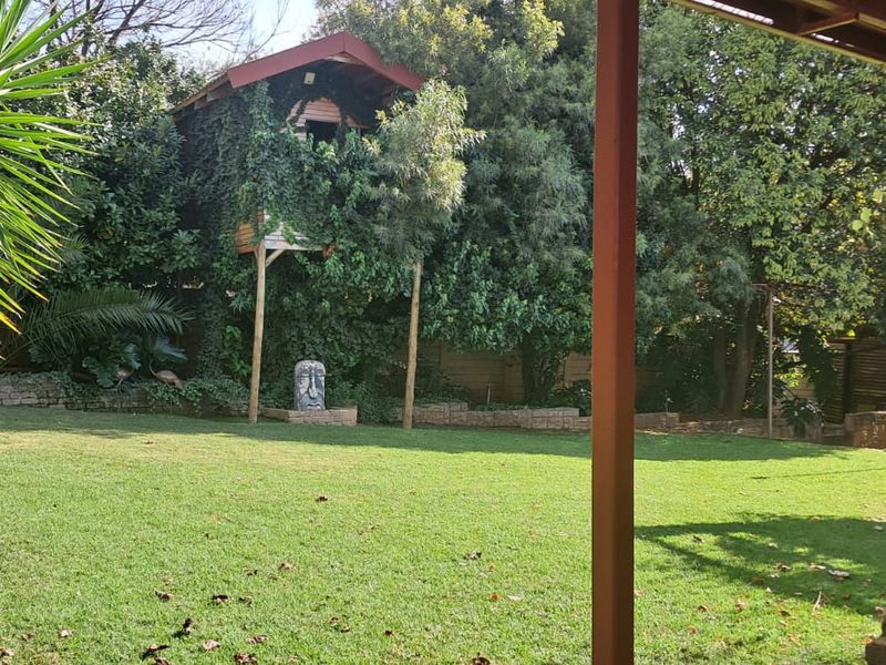 Spacious Family Home with Exceptional Extras in a Prime Area - Photo 2