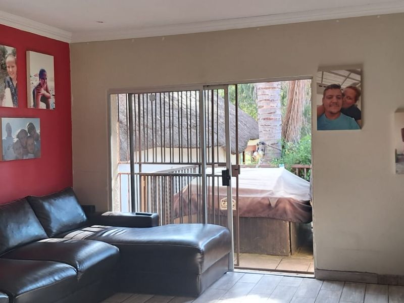 Spacious Family Home with Exceptional Extras in a Prime Area - Photo 7