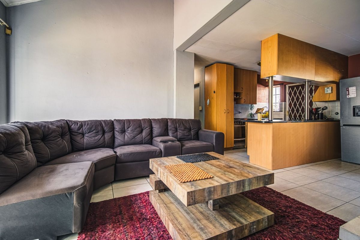 The Perfect First Home!   - Photo 2
