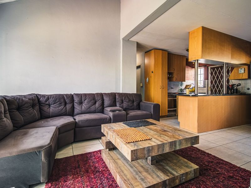 The Perfect First Home!   - Photo 2