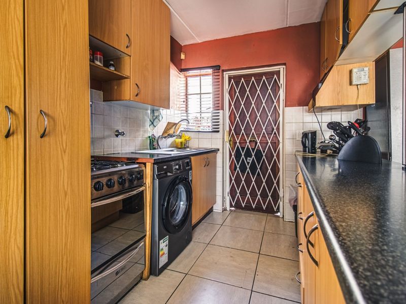 The Perfect First Home!   - Photo 7