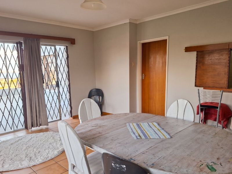 Spacious 3 Bedroom Family Home with Flat, Sea Views & Workspace Potential in Saldanha - Photo 6