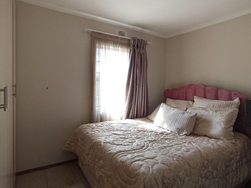 Modern 2-Bedroom Apartment for Sale in San Ridge Heights, Erand Gardens, Midrand - Photo 9