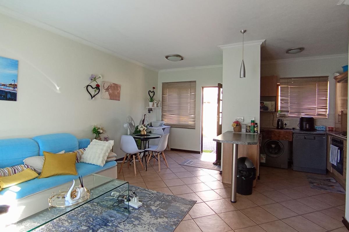 Modern 2-Bedroom Townhouse for Sale in Carlswald Creek, Midrand - Photo 2