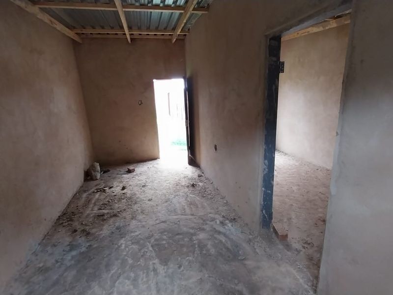 6 unfinished units For sale in Moshate gardens soshanguve  - Photo 3