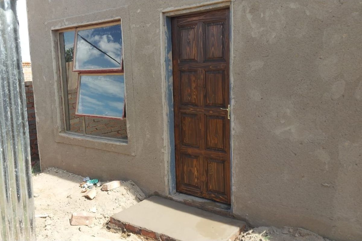 6 unfinished units For sale in Moshate gardens soshanguve  - Photo 4