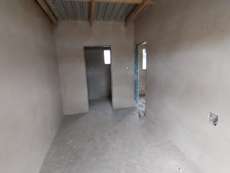 6 unfinished units For sale in Moshate gardens soshanguve  - Photo 6