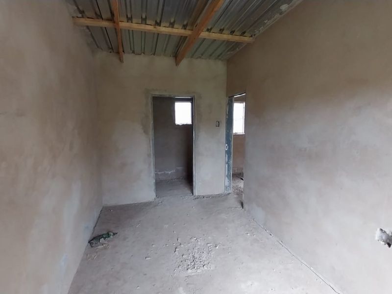 6 unfinished units For sale in Moshate gardens soshanguve  - Photo 2