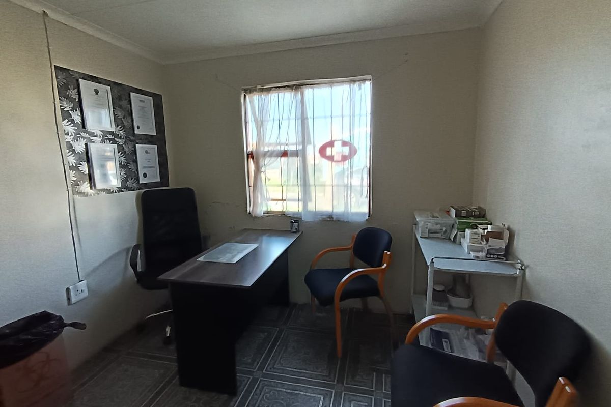 2 Bedroom Home in Motherwell  - Photo 4