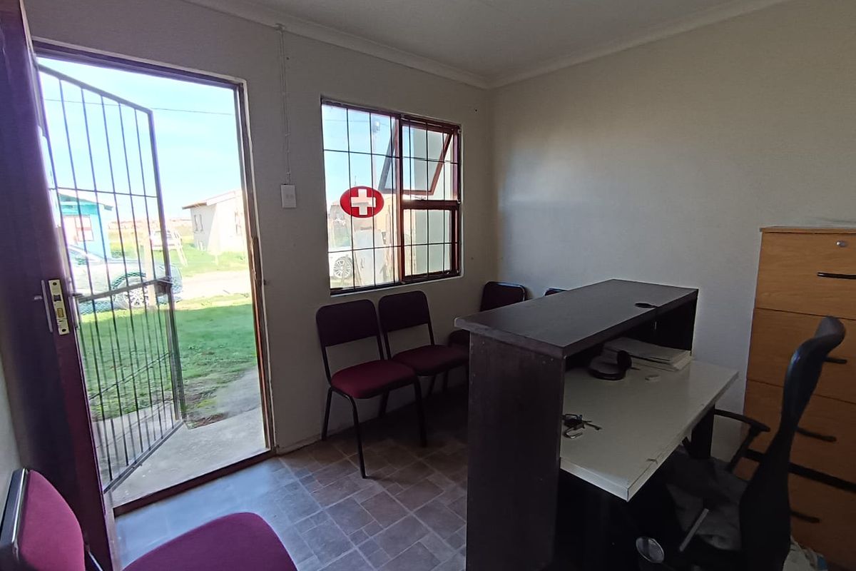 2 Bedroom Home in Motherwell  - Photo 3
