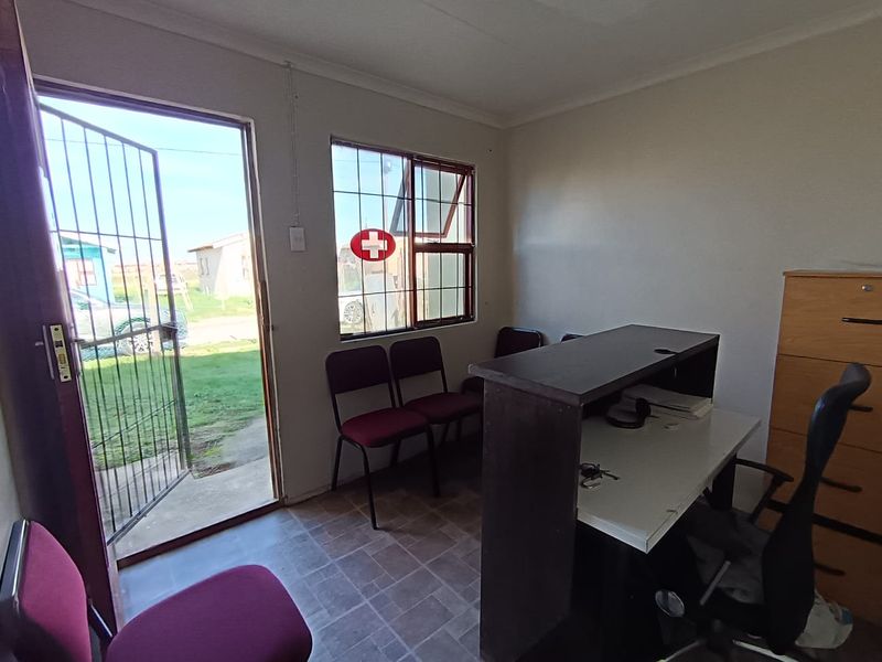 2 Bedroom Home in Motherwell  - Photo 3