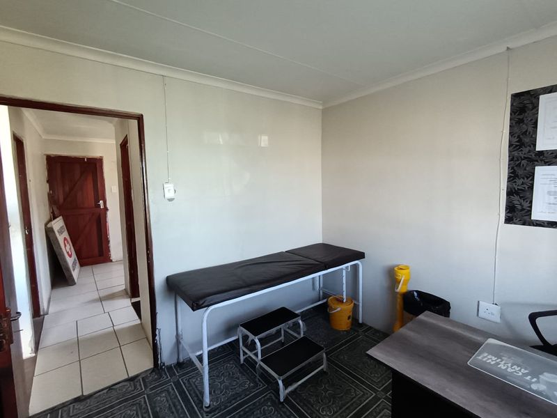 2 Bedroom Home in Motherwell  - Photo 8