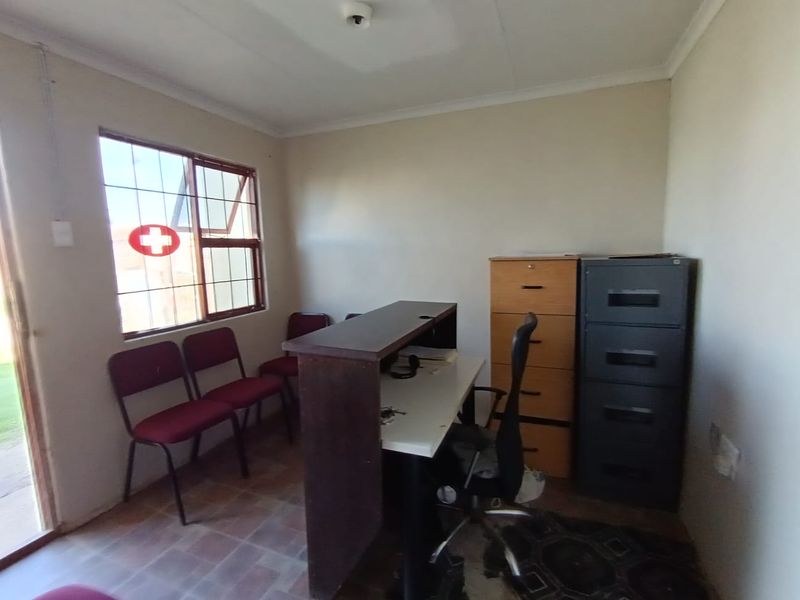 2 Bedroom Home in Motherwell  - Photo 7