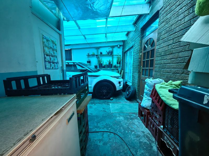 2 Bedroom Entertainers Dream in Prime Location! - Photo 9