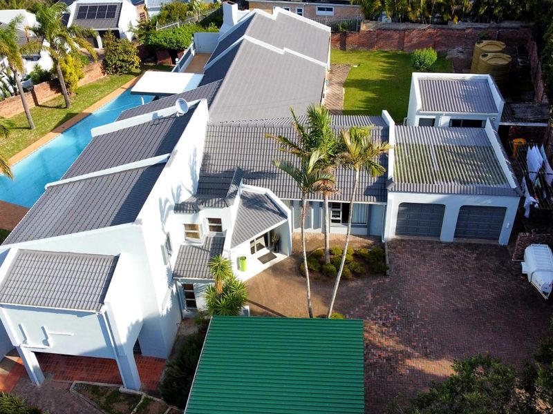 5 Bedroom House for Sale in Beacon Bay - Photo 9