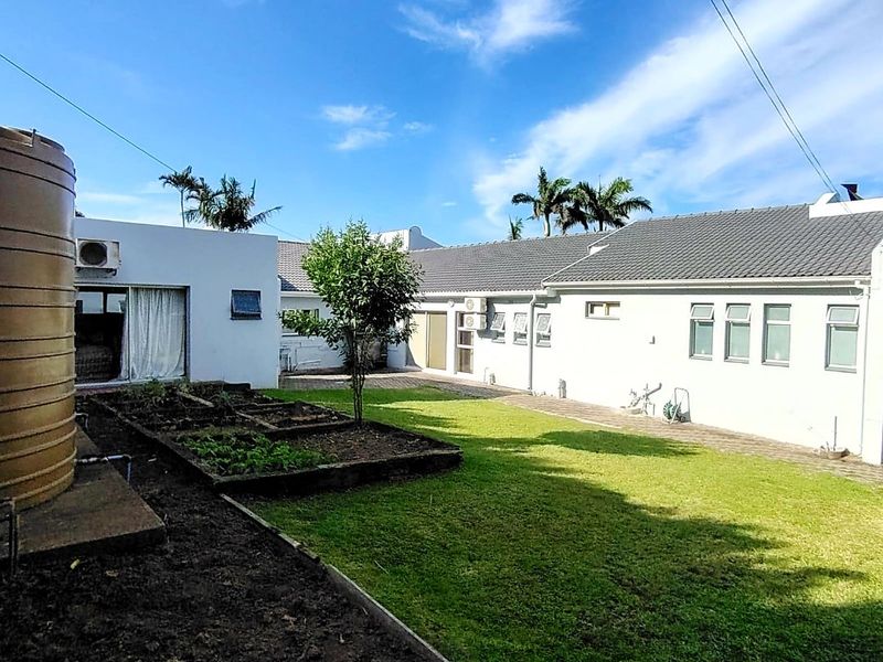 5 Bedroom House for Sale in Beacon Bay - Photo 7