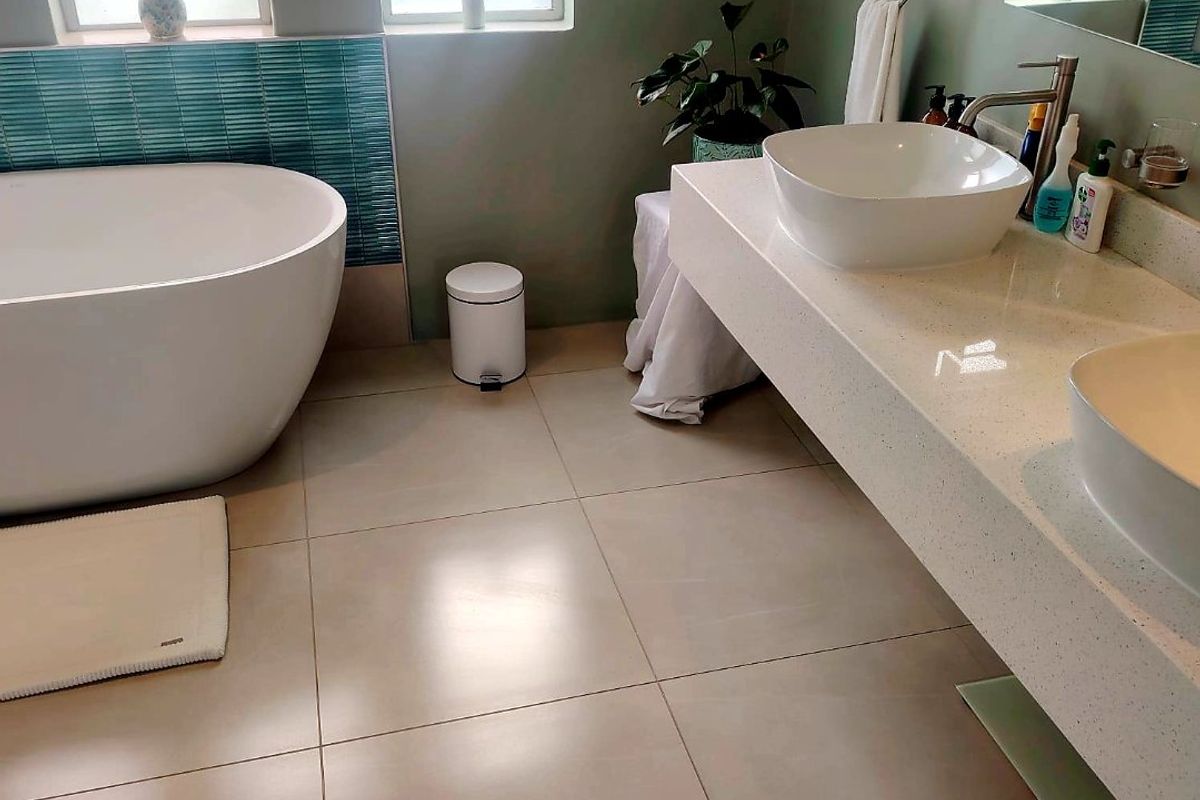 5 Bedroom House for Sale in Beacon Bay - Photo 4