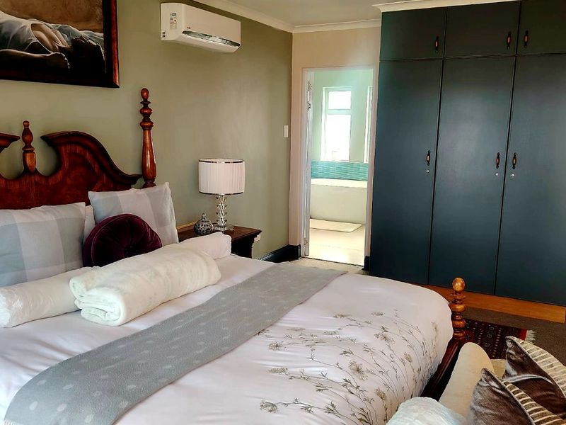 5 Bedroom House for Sale in Beacon Bay - Photo 3