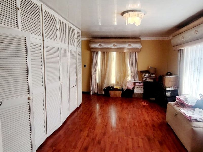 4 Bedroom House for Sale in Dawn  - Photo 3