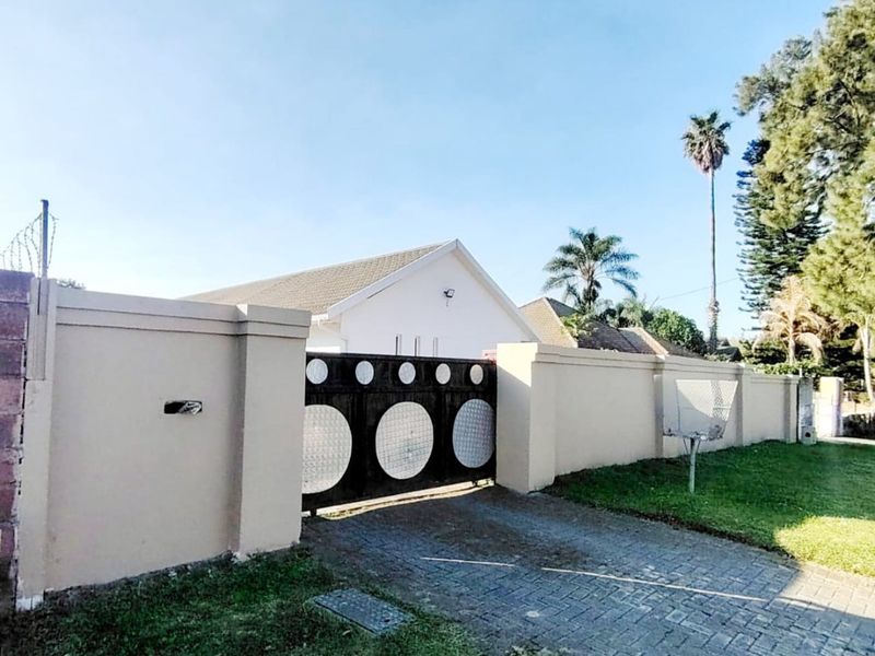 4 Bedroom House for Sale in Dawn  - Photo 1