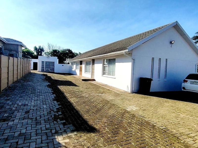 4 Bedroom House for Sale in Dawn  - Photo 10