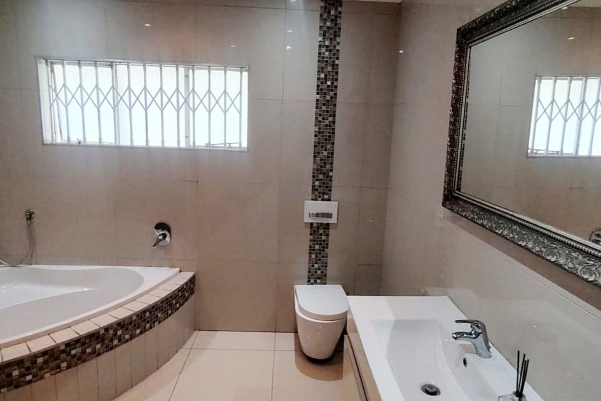 4 Bedroom House for Sale in Dawn  - Photo 4