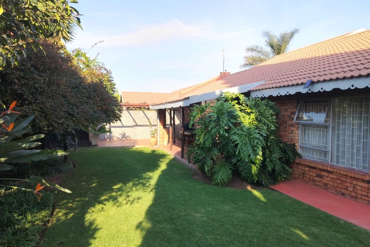 FOR SALE – BEAUTIFUL FULL TITLE 2 BEDROOM HOME IN SECURITY COMPLEX - Photo 2