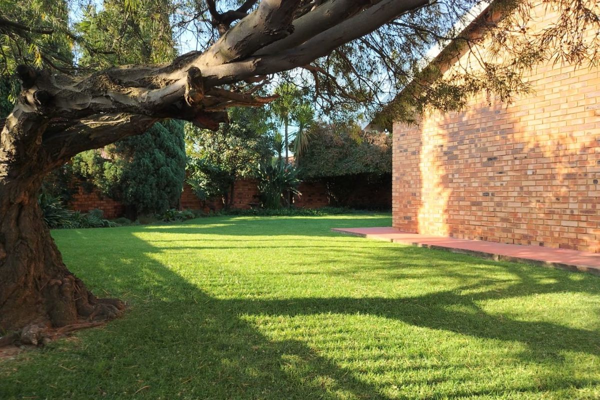 FOR SALE – BEAUTIFUL FULL TITLE 2 BEDROOM HOME IN SECURITY COMPLEX - Photo 3