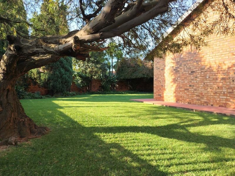 FOR SALE – BEAUTIFUL FULL TITLE 2 BEDROOM HOME IN SECURITY COMPLEX - Photo 3