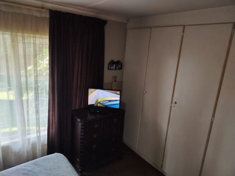 FOR SALE – BEAUTIFUL FULL TITLE 2 BEDROOM HOME IN SECURITY COMPLEX - Photo 10
