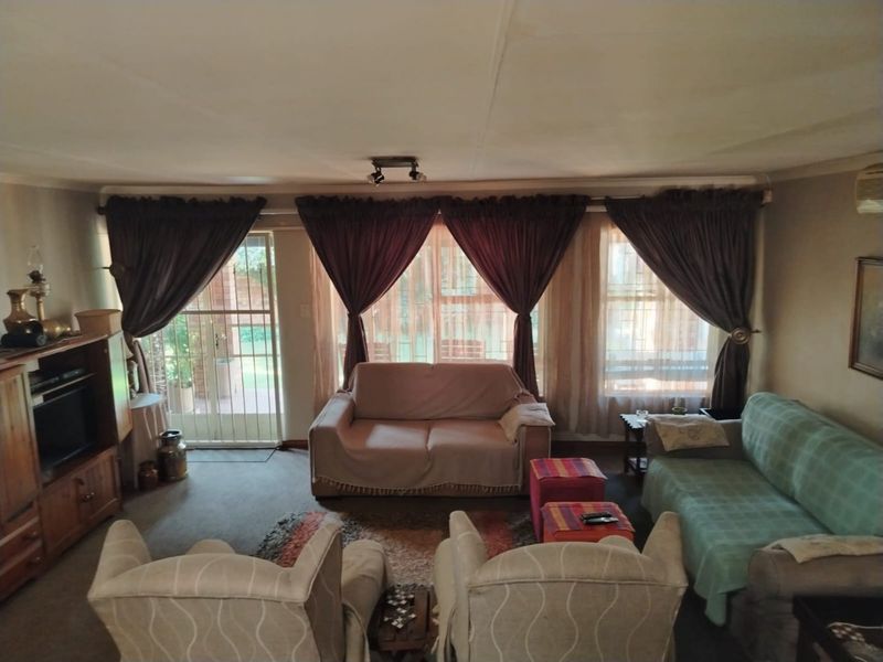 FOR SALE – BEAUTIFUL FULL TITLE 2 BEDROOM HOME IN SECURITY COMPLEX - Photo 7