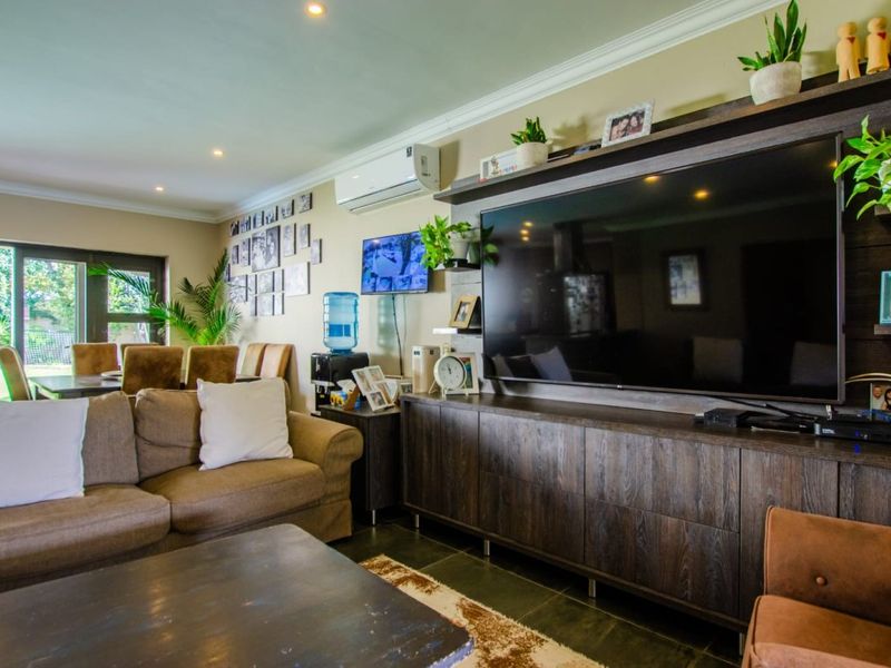 Spacious Family Dream Home with Pool, Granny Flat & Top Security! - Photo 3