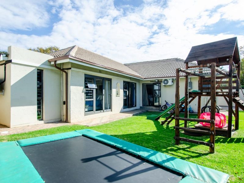 Spacious Family Dream Home with Pool, Granny Flat & Top Security! - Photo 1