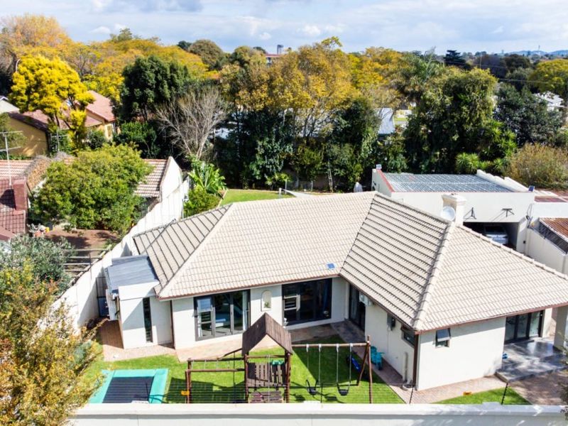 Spacious Family Dream Home with Pool, Granny Flat & Top Security! - Photo 1
