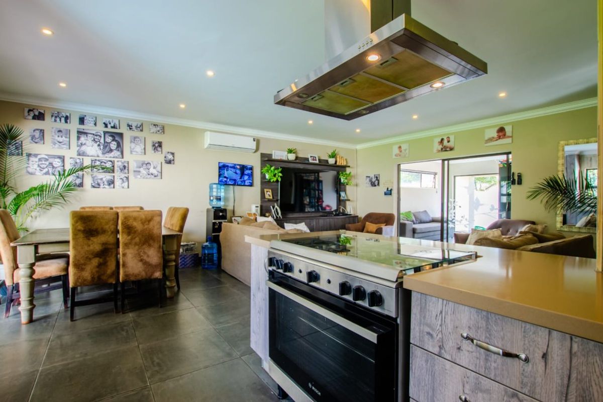 Spacious Family Dream Home with Pool, Granny Flat & Top Security! - Photo 4