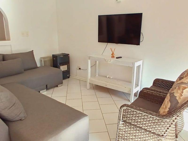 Stunning Vaal Dam Retreat in Secure Sunset Cove Estate - Photo 3